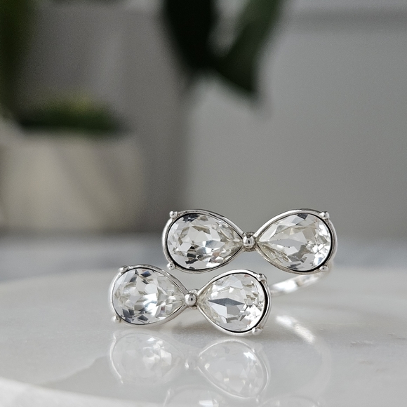 Official Swarovski Crystal bow Ring, Made with solid 925 Sterling Silver - Picture 7 of 10